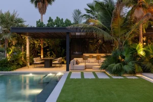 The Best Ground Covers For Luxury Pool Areas That Require Zero Effort.